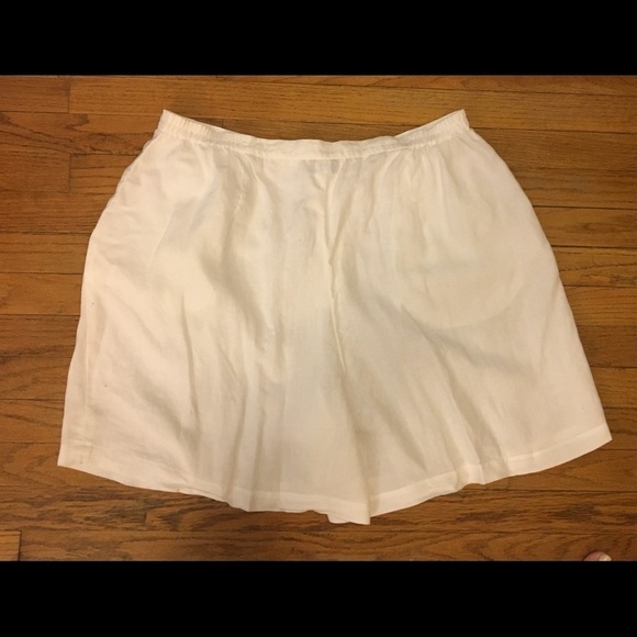 Saks Fifth Avenue White Linen Shorts, Size 18 - Picture 3 of 5